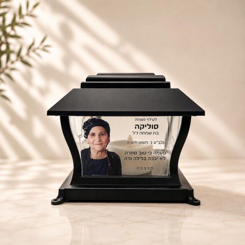נר זיכרון סולארי למצבה במיתוג אישי.
